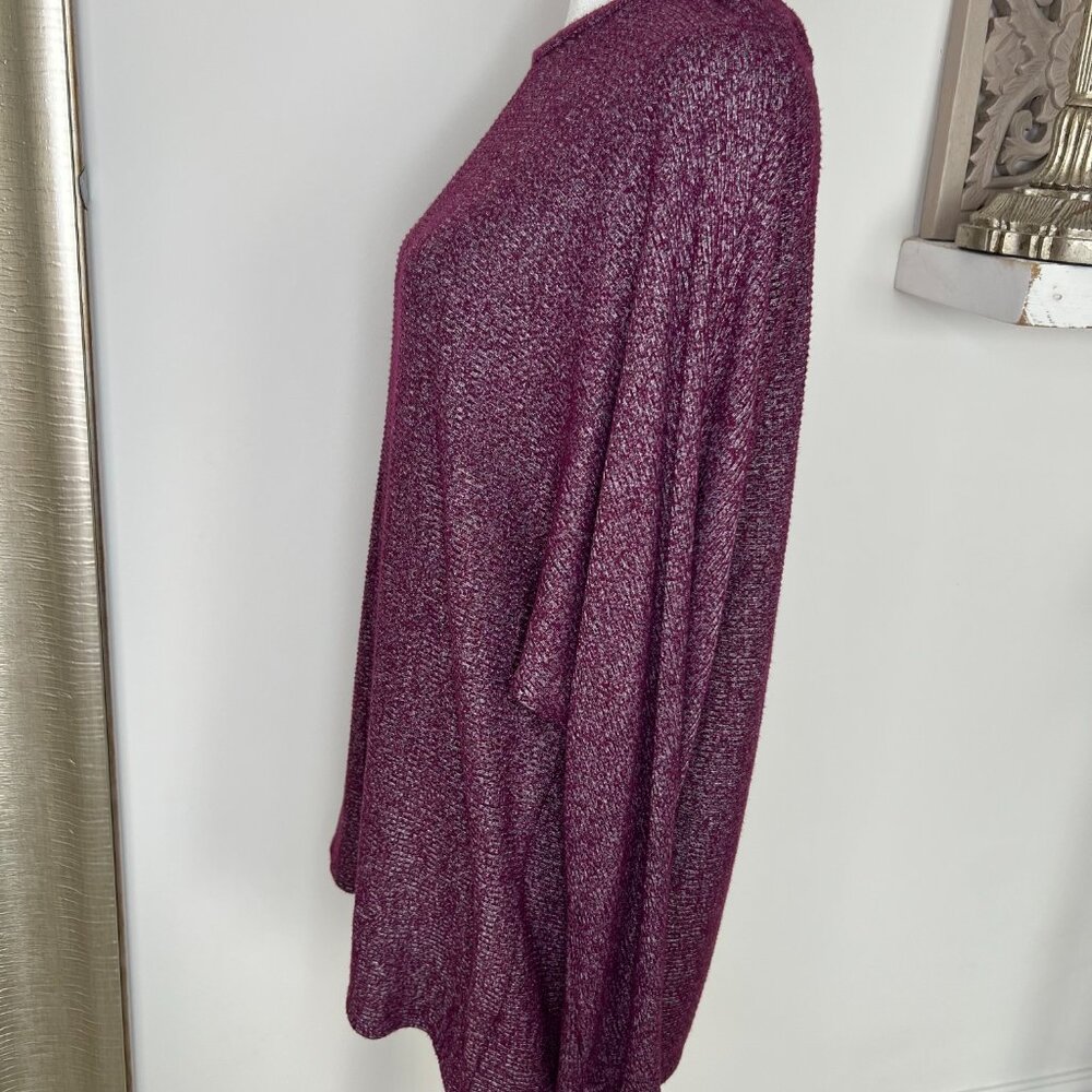 Time and Tru Oversized Lightweight Long Sleeve Top - Picture 6 of 7